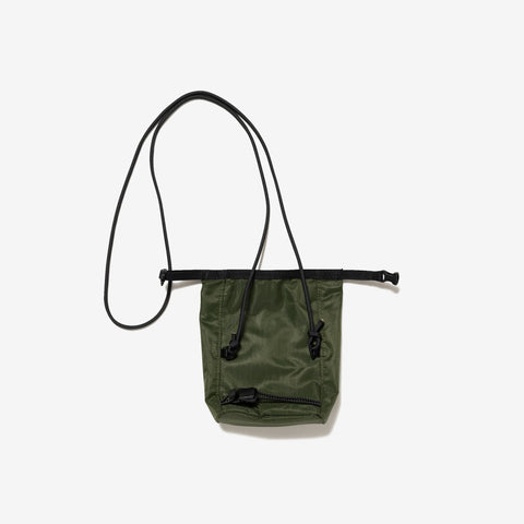 HUGG POUCH TAKES HANDS