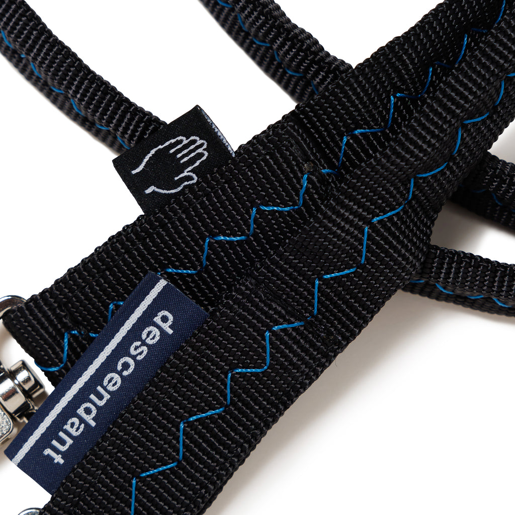 BUNGEE STRAP TAKES HANDS
