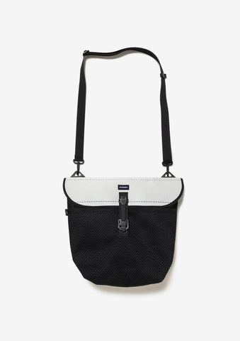 PANNIER BAG TAKES HANDS
