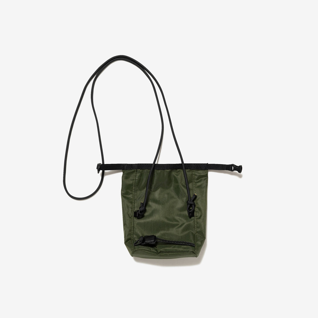 HUGG POUCH TAKES HANDS