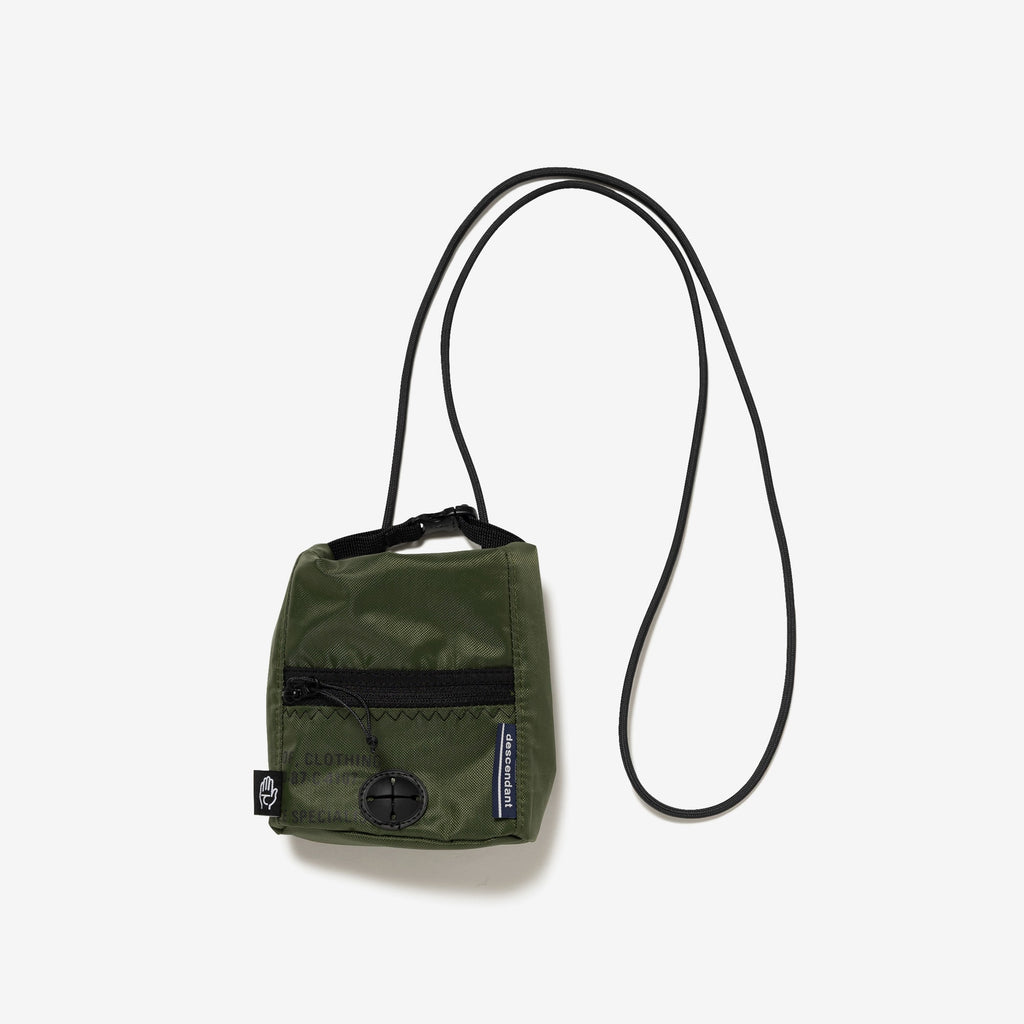 HUGG POUCH TAKES HANDS