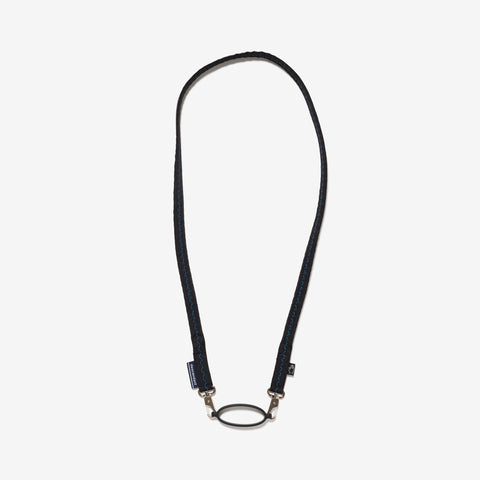 BUNGEE STRAP TAKES HANDS