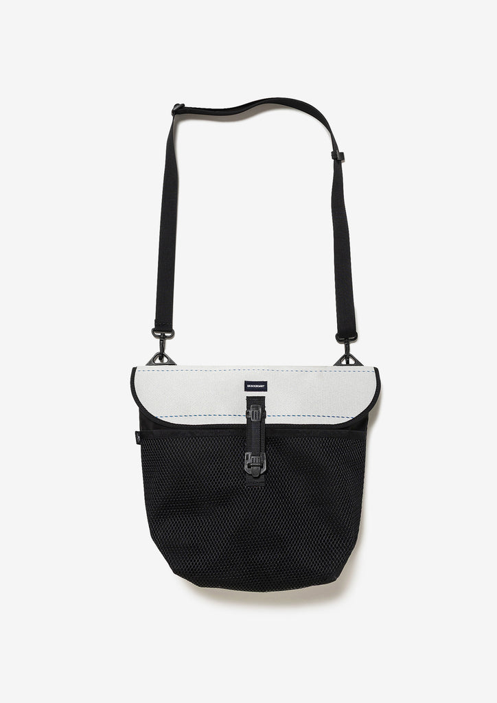 PANNIER BAG TAKES HANDS