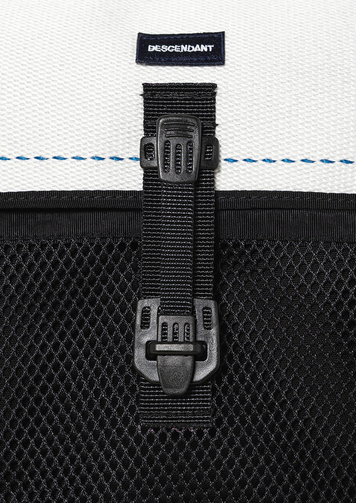 PANNIER BAG TAKES HANDS