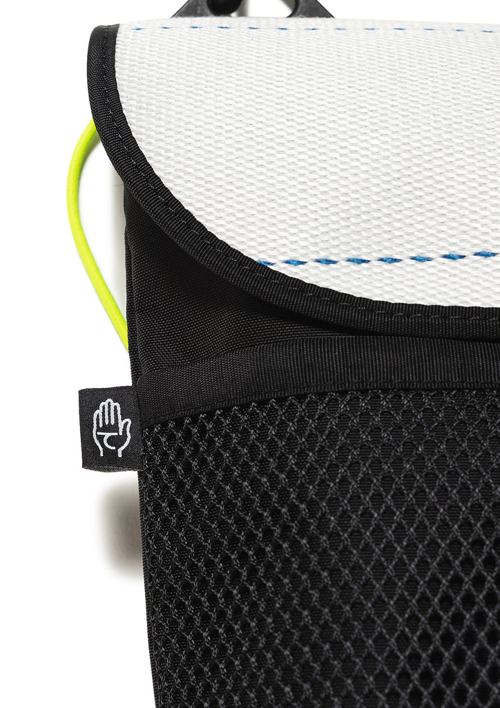 PANNIER BAG TAKES HANDS