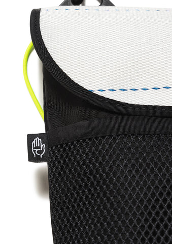 PANNIER BAG TAKES HANDS